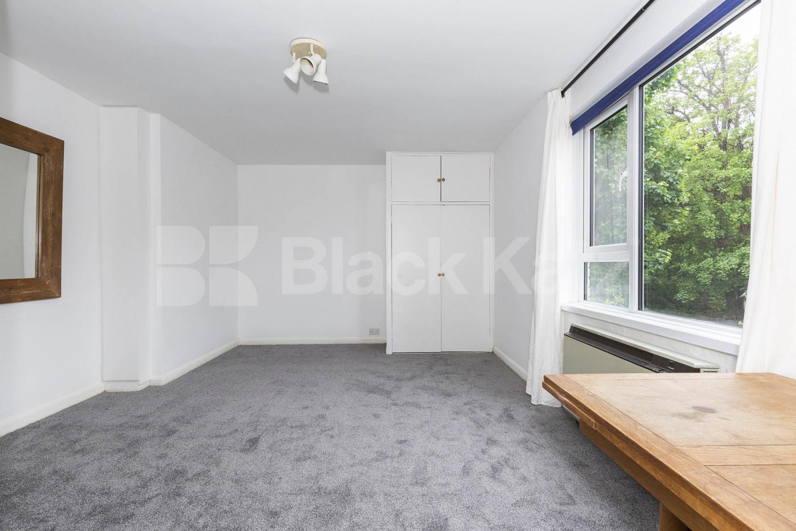 Newly Carpeted self contained Studio located in the heart of Crouch end Crescent Road, Crouch End 